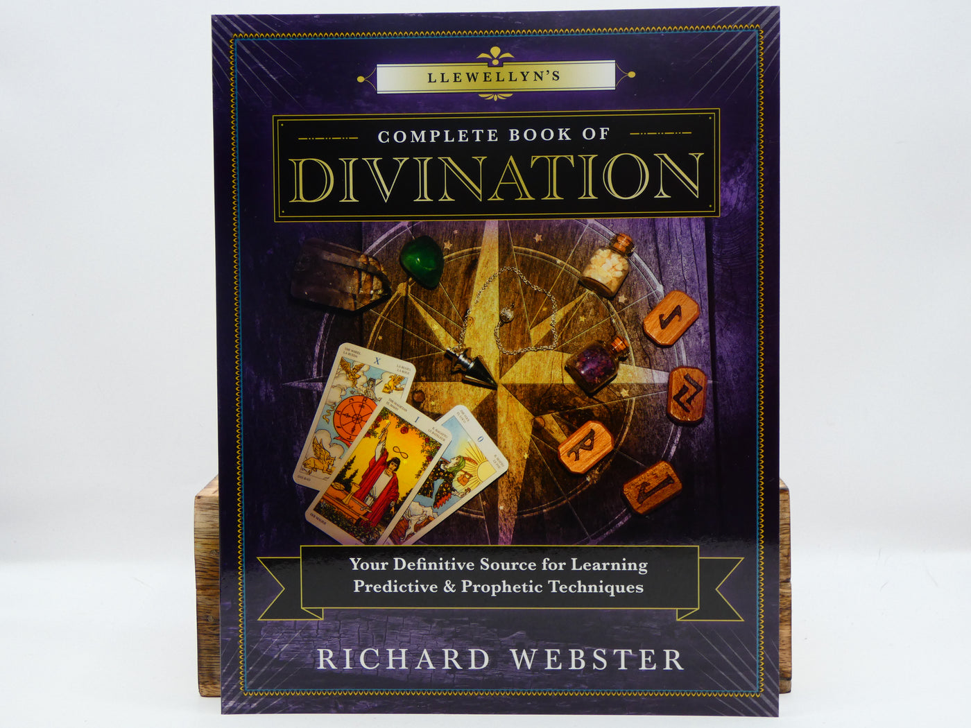 Llewellyn's Complete Book of Divination